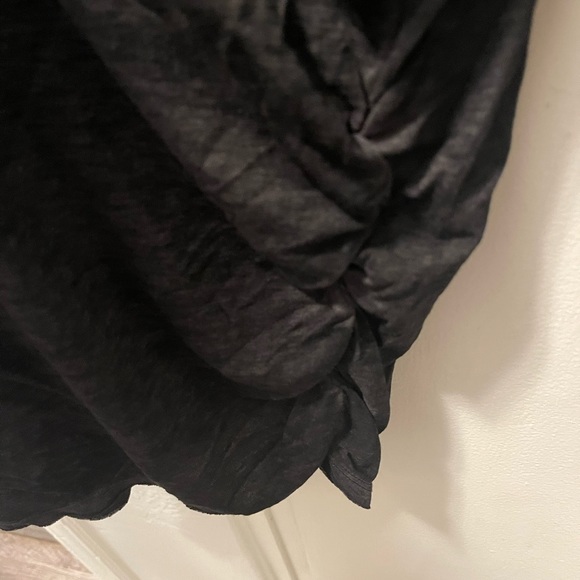 Black long Sleeve top with side gathering on both sides - Picture 2 of 3